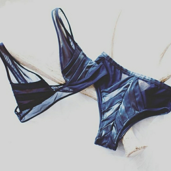 "Gina" Bikini with Rash Guard - Picture 3 of 7